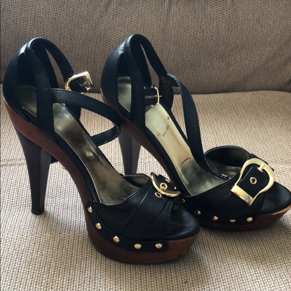 Black and gold heel